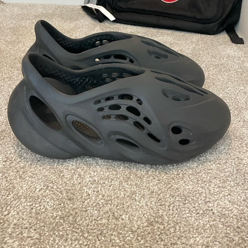Yeezy foam runner onyx